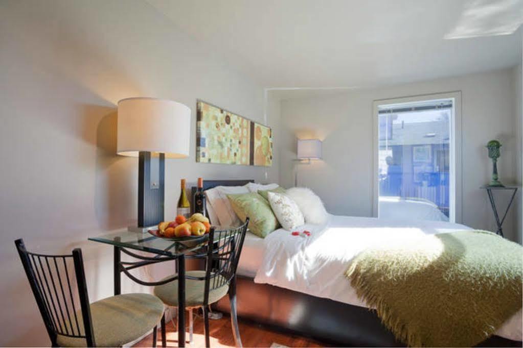 Fisherman'S Wharf Bed & Breakfast Victoria Buitenkant foto