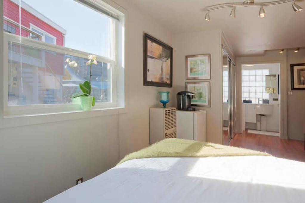 Fisherman'S Wharf Bed & Breakfast Victoria Buitenkant foto