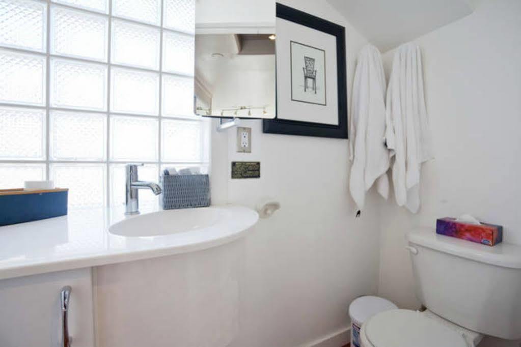 Fisherman'S Wharf Bed & Breakfast Victoria Buitenkant foto